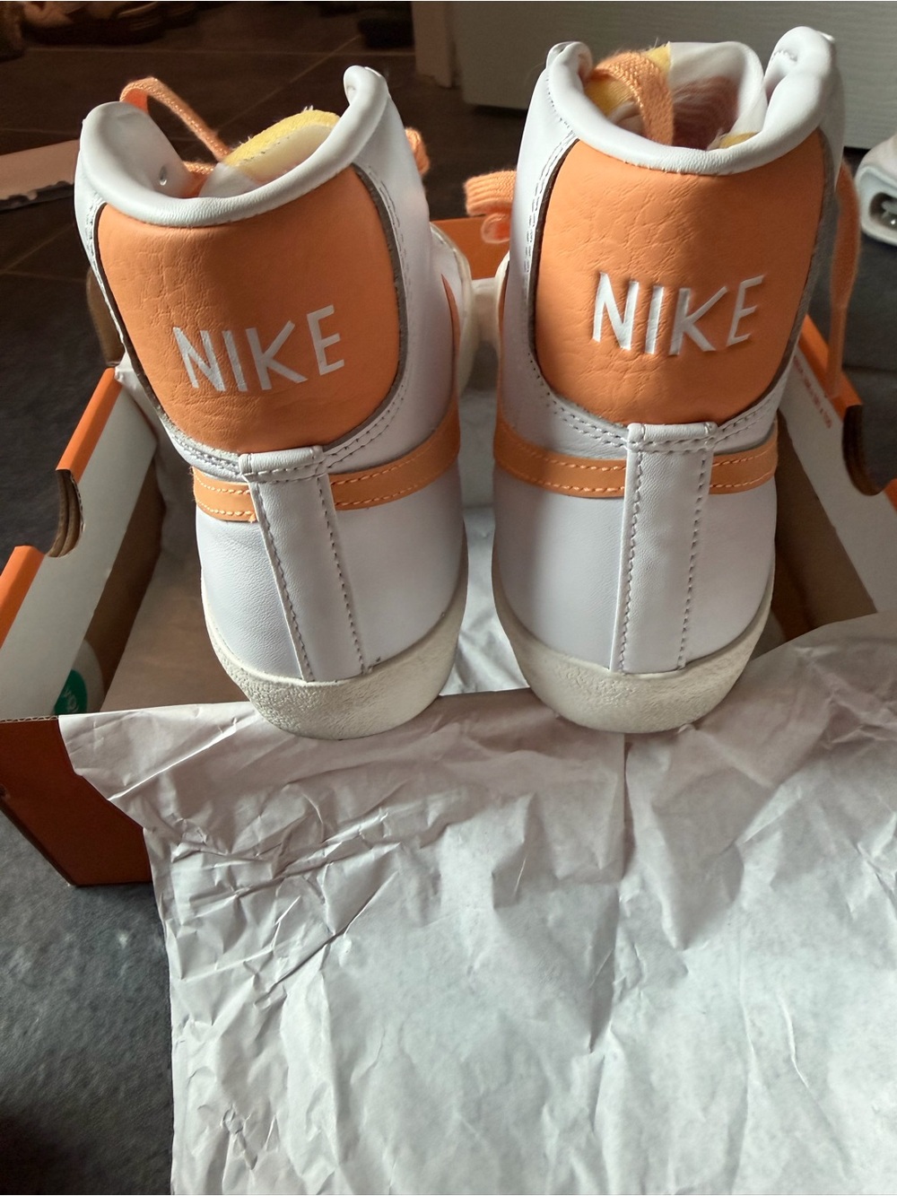 Nike Blazer Mid '77 GS 'White/Peach Cream-Sail”FDD0287 100 5Y Women's Size 6.5 - Picture 4 of 5